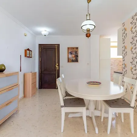 3 Bedroom Close To The Apartament Benalmádena