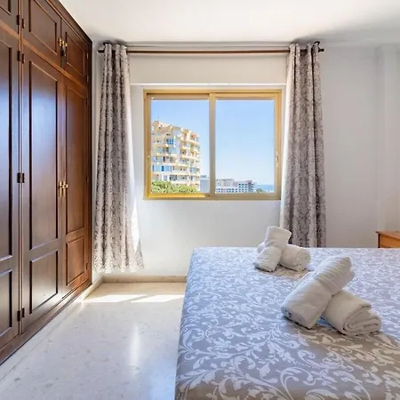 Apartment 3 Bedroom Close To The *